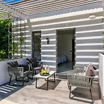 Ξενοδοχείο Sunny Garden 3*