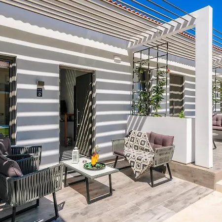 מלון Sunny Garden טסיליבי
