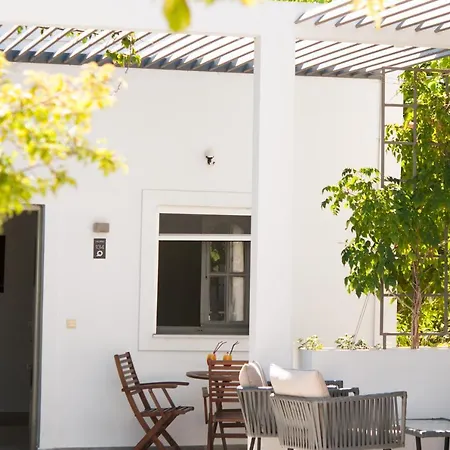 Sunny Garden מלון 3*